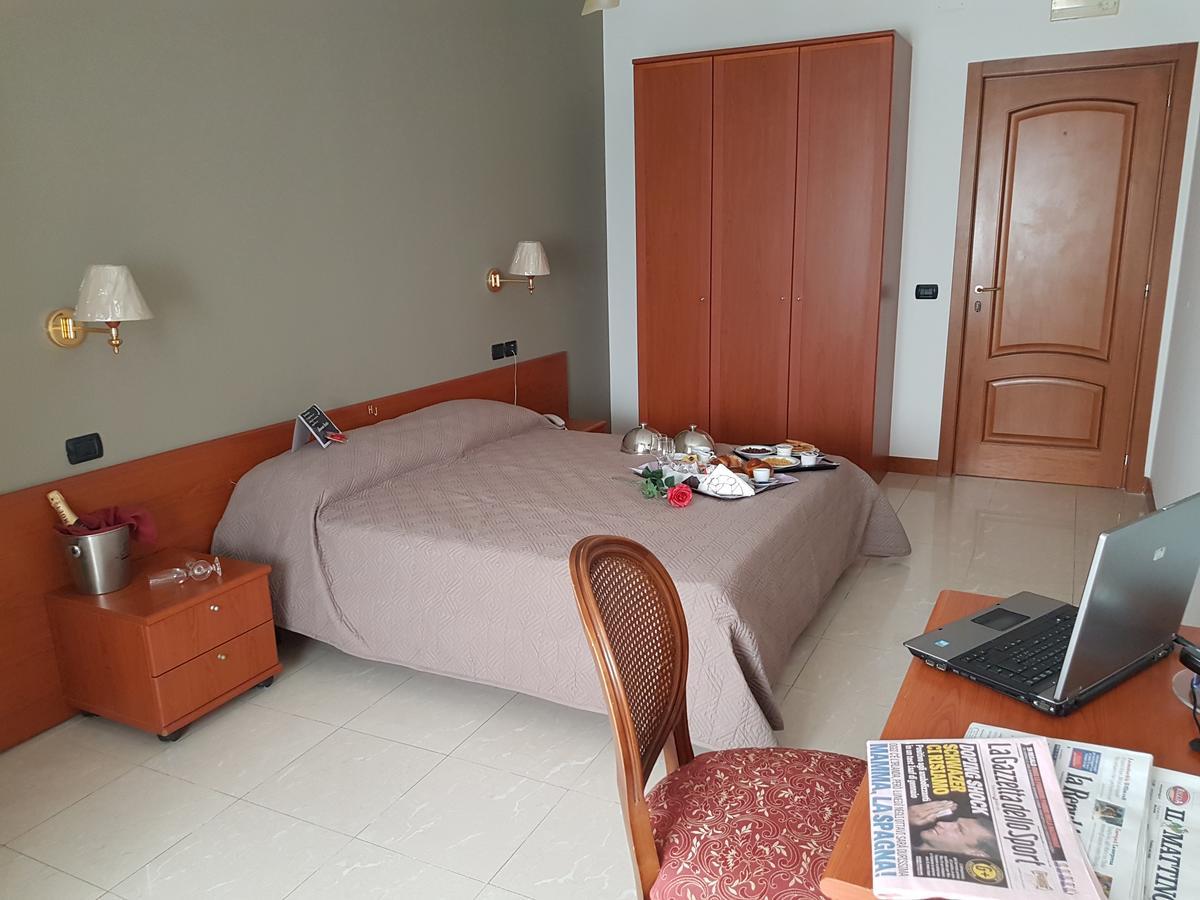 Hotel Joy Castel Volturno Kültér fotó
