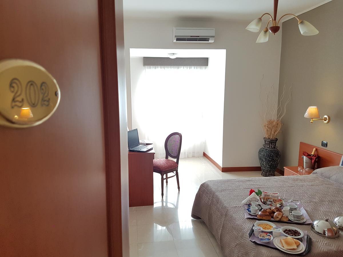 Hotel Joy Castel Volturno Kültér fotó