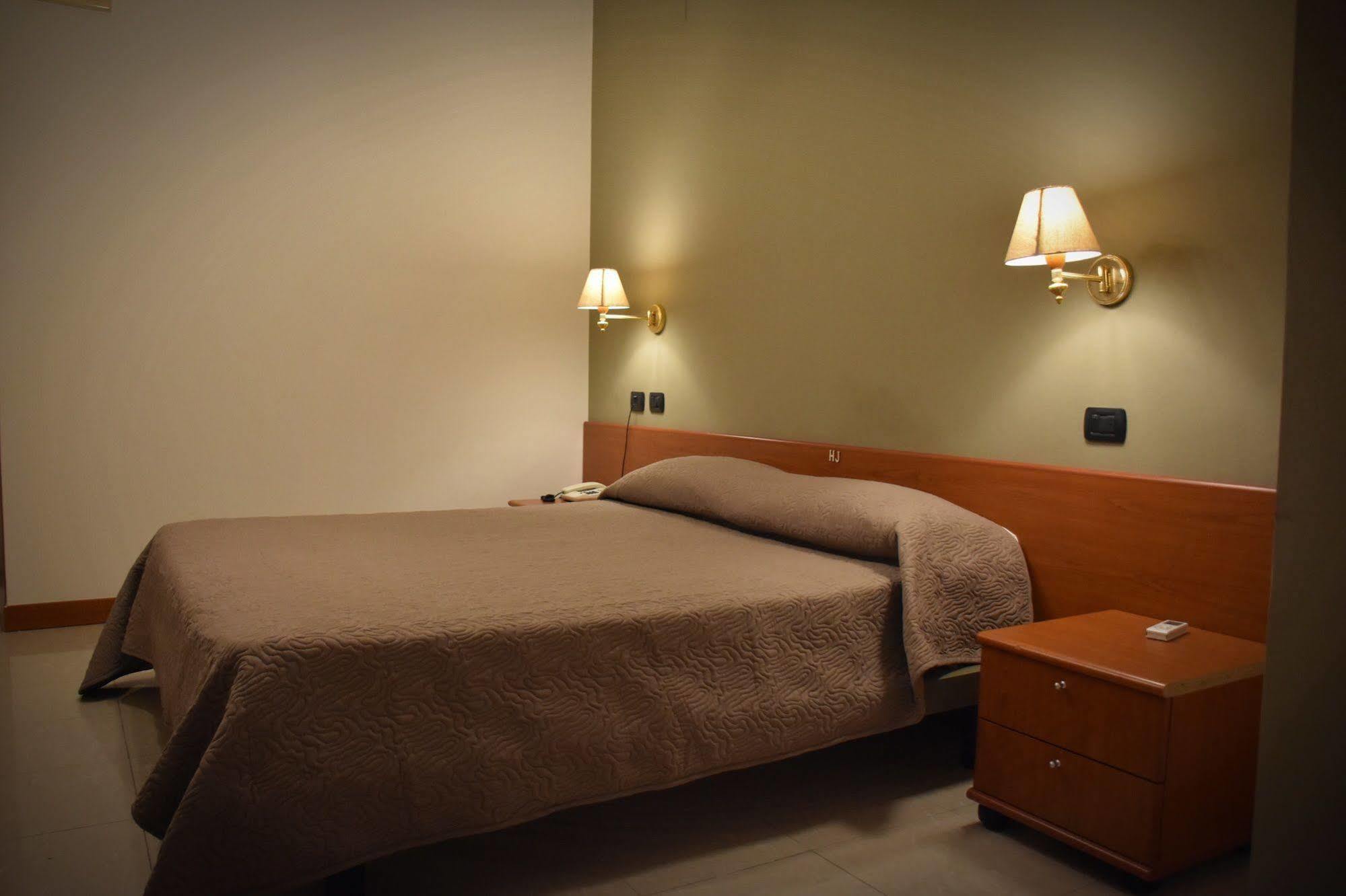 Hotel Joy Castel Volturno Kültér fotó